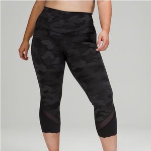 LuluLemon Wunder Under Crop Scallop Mesh Black Camo Leggings. Size 6 23”